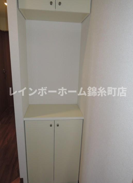 ドミサイル・チヨダの玄関