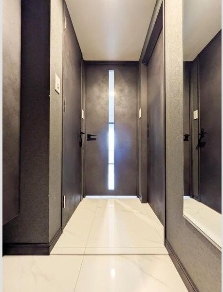 大阪市浪速区塩草３丁目の賃貸マンションの玄関