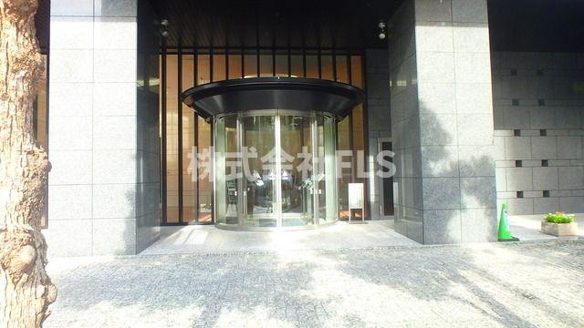 新宿区西新宿６丁目の賃貸マンションのエントランス