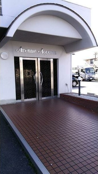 アベニュー青山のエントランス