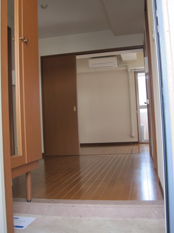 横浜市緑区長津田７丁目の賃貸マンションの玄関