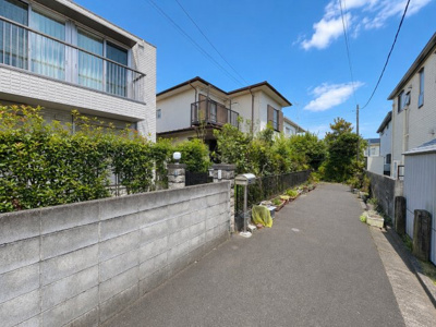 【外観】 | ◆町田市南大谷3丁目　建築条件なし売地◆ | ◆一戸建てを中心とした街並みが整然と続き、周辺は高い建物が建っていないので、緑の多い閑静な趣を感じる環境です。街並みや周辺環境も重要なポイントです！！
