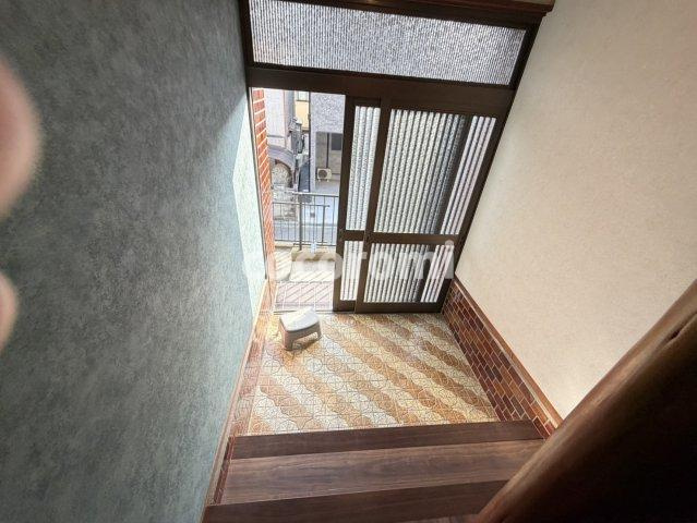 枚方市長尾西町貸家の玄関