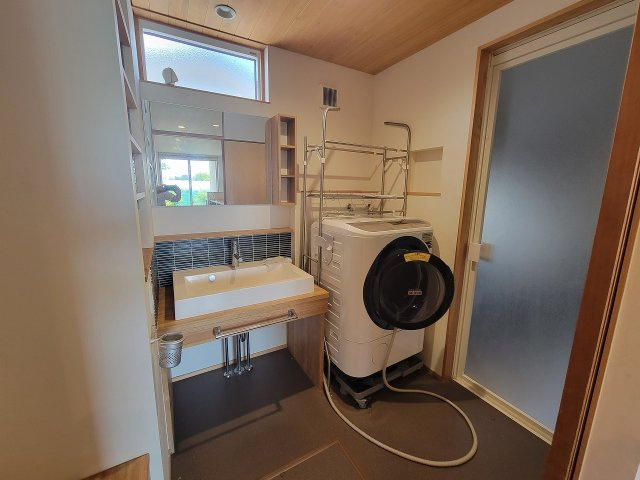 梓川倭売中古住宅の洗面所