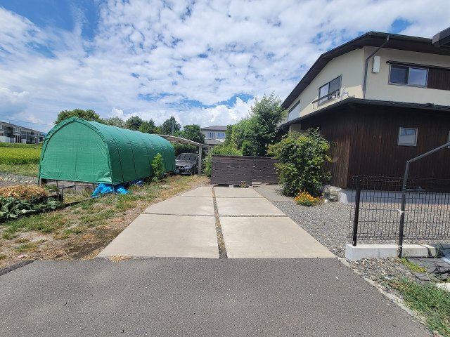 梓川倭売中古住宅の駐車場