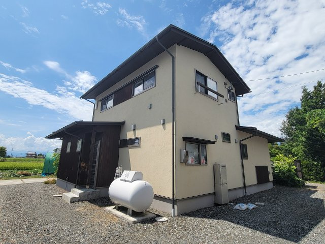 梓川倭売中古住宅の外観
