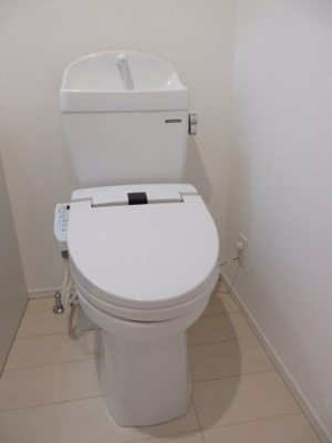 【トイレ】 | ユリカロゼAZEST高島平 | 落ち着いた色調のトイレです