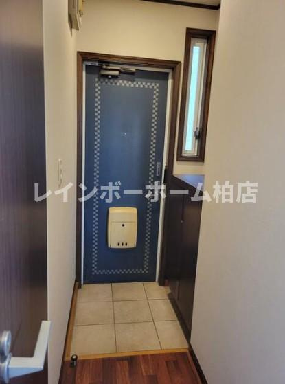 特典：仲介手数料が無料です!!の玄関