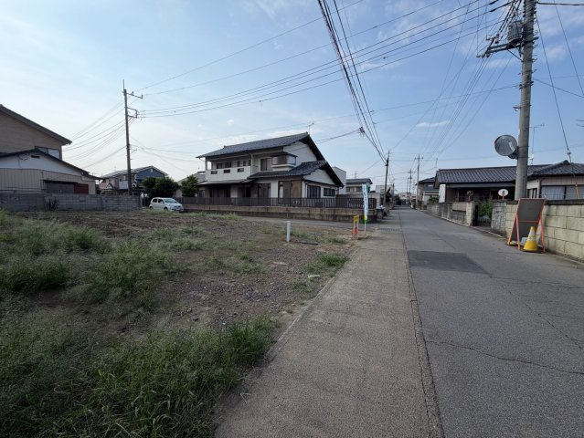 【前面道路含む現地写真】 | 【石橋第１期　現地外観】
※令和８年８月時点
