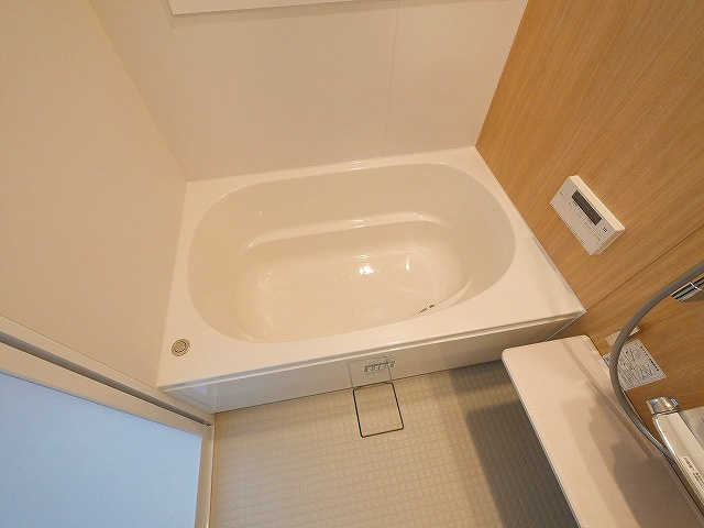西木辻町貸家の浴室|ゆったり過ごせるお風呂です