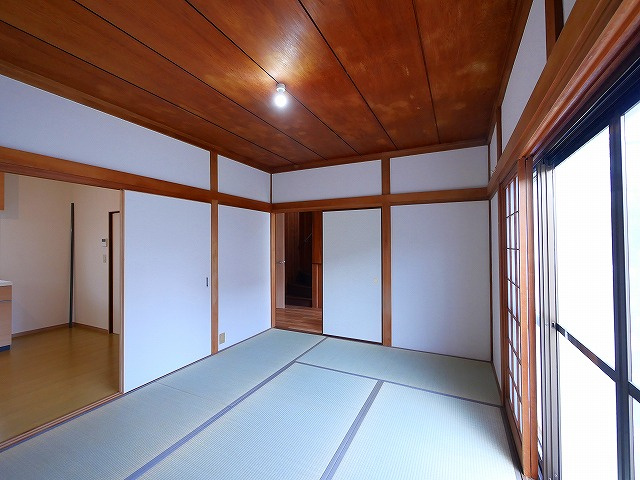 西木辻町貸家の和室|明るい和室です