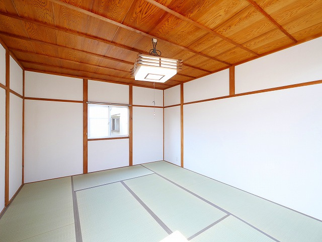 西木辻町貸家の和室|畳の上でゆっくりとくつろげる和室です