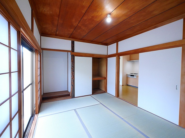西木辻町貸家の和室|和室がひろがる居住スペース