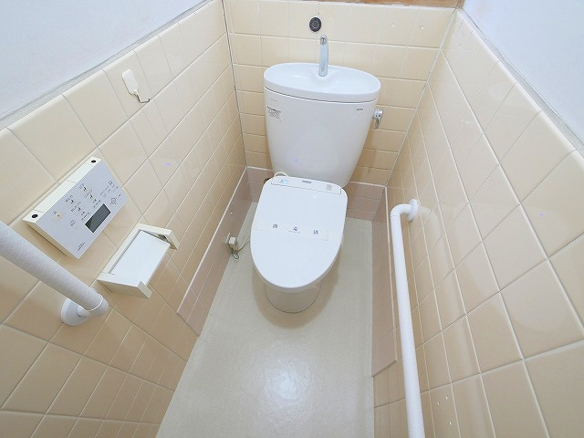 西木辻町貸家のトイレ|落ち着いたトイレです