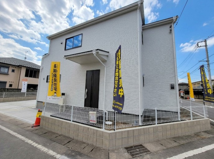 【LiveleGarden】宇都宮江曽島本町 全1棟の前面道路含む現地写真|〇限定１邸〇
陽南小学校徒歩12分、陽南中学校徒歩11分、アピタ、ヤマダ電機、ドン・キホーテも徒歩6分♪大型商業施設も生活圏の便利な住環境です。
※2026年10月撮影