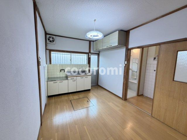 枚方市長尾西町貸家の居間・リビング
