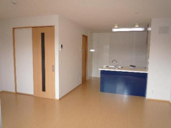 カレッツァⅡ番館の居間・リビング