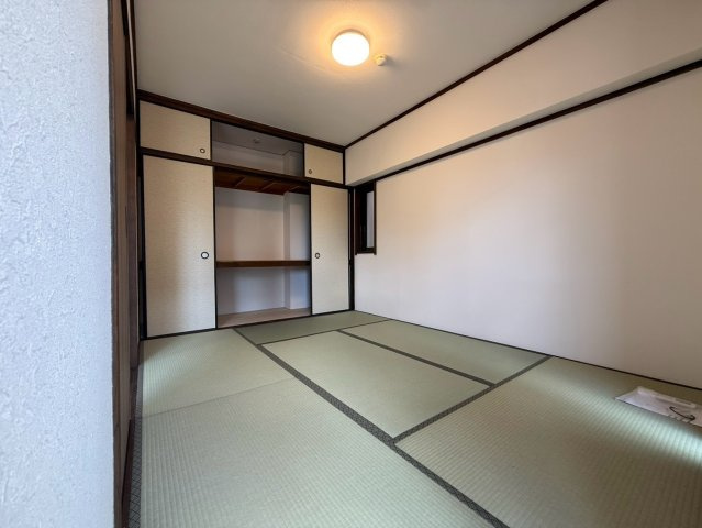 ロマネスク新屋敷／２Fの和室