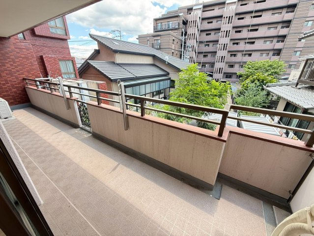 ロマネスク新屋敷／２Fのバルコニー