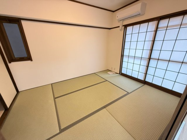 ロマネスク新屋敷／２Fの和室