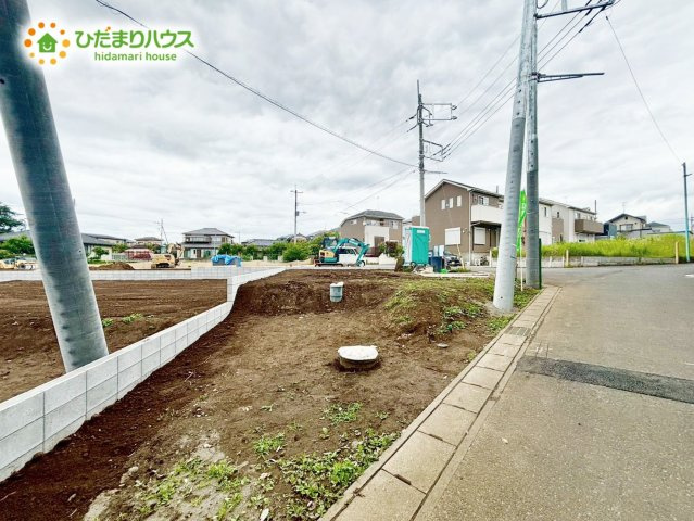 野田市清水635　新築戸建　H号棟の前面道路含む現地写真|接道：南側5m公道・東側6ｍ公道