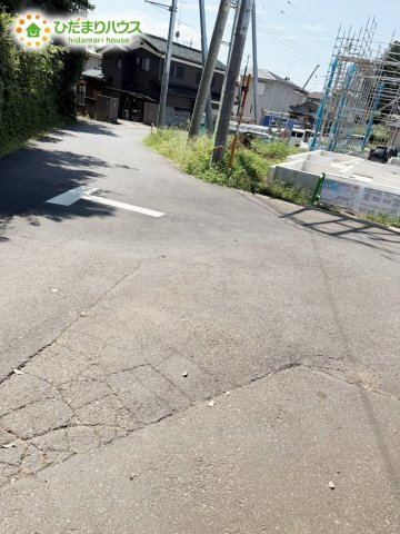 野田市清水635　新築戸建　H号棟の前面道路含む現地写真|接道：南側5m公道・東側6ｍ公道