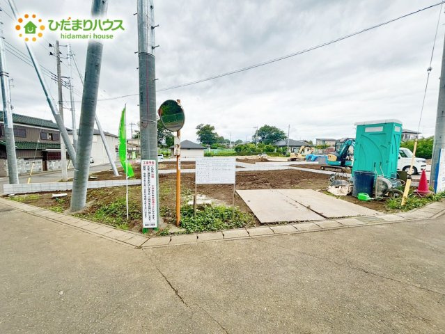 野田市清水635　新築戸建　H号棟の前面道路含む現地写真|接道：南側5m公道・東側6ｍ公道