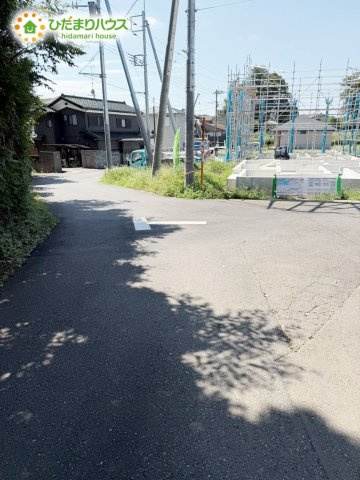 野田市清水635　新築戸建　H号棟の前面道路含む現地写真|接道：南側5m公道・東側6ｍ公道