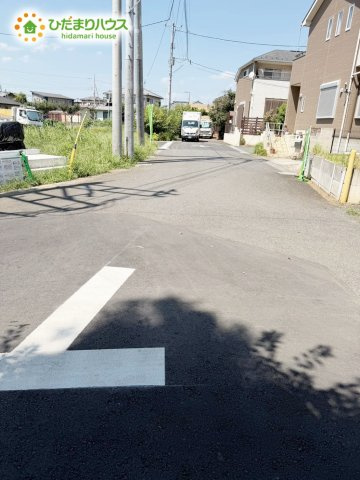 野田市清水635　新築戸建　H号棟の前面道路含む現地写真|接道：南側5m公道・東側6ｍ公道