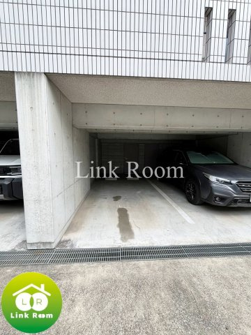 メゾンド佐賀の駐車場