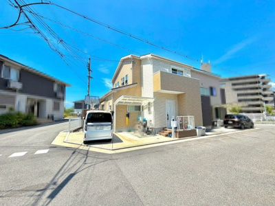 【前面道路含む現地写真】 | 茱萸木３丁目　中古一戸建 | 広々４ＬＤＫ！子供部屋や趣味のお部屋も作れますね！ゆとりのある住まいでのびのび新生活をここではじめませんか！