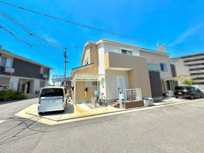 【前面道路含む現地写真】 | 茱萸木３丁目　中古一戸建 | ２面採光の明るい居室ありますよ！明るく風通しの良い室内に気持ちも明るくなりますね！