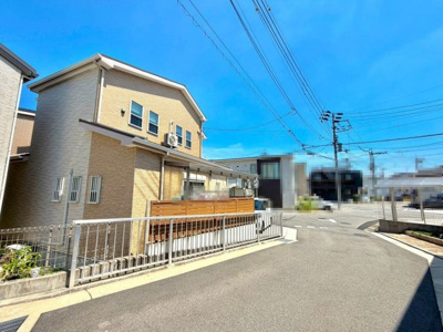 【前面道路含む現地写真】 | 茱萸木３丁目　中古一戸建 | 現地周辺の環境や、駅までの道のりなど周辺環境も合わせてご確認いただき、ぜひご検討ください！