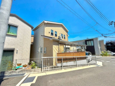 【前面道路含む現地写真】 | 茱萸木３丁目　中古一戸建 | 南海高野線「金剛」駅まで徒歩２０分！毎日の通勤・通学に便利ですね♪