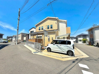 【外観】 | 茱萸木３丁目　中古一戸建 | 一坪以上の浴室でのびのび一日の疲れを癒して下さいね！浴室に窓が付いているので、換気ができて湿気やカビ防止になりますよ！