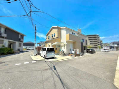 【前面道路含む現地写真】 | 茱萸木３丁目　中古一戸建 | ☆和室ございます☆一息つく時の癒しの空間や客間にも使えますね！リビングの横にあるので、お子様のお昼寝スペースにもいいですね！