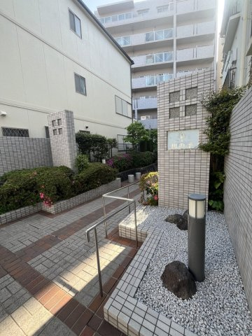 ブリックロード山の手のエントランス