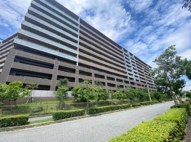 リーデンススクエア学園東町の外観