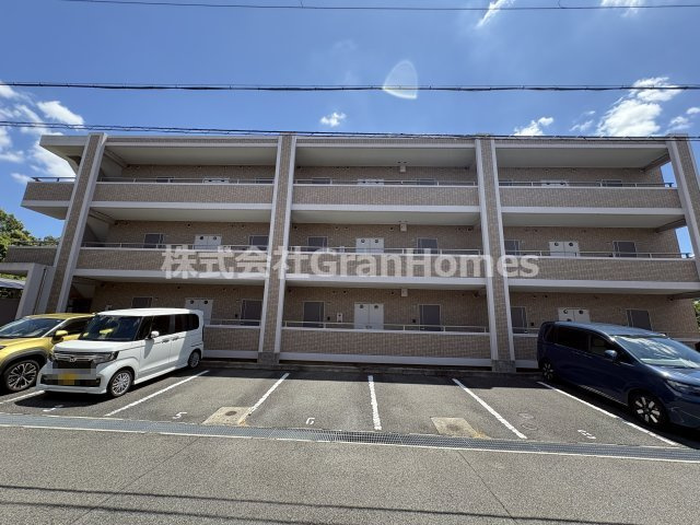 神戸市北区鹿の子台南町２丁目のハイツの外観