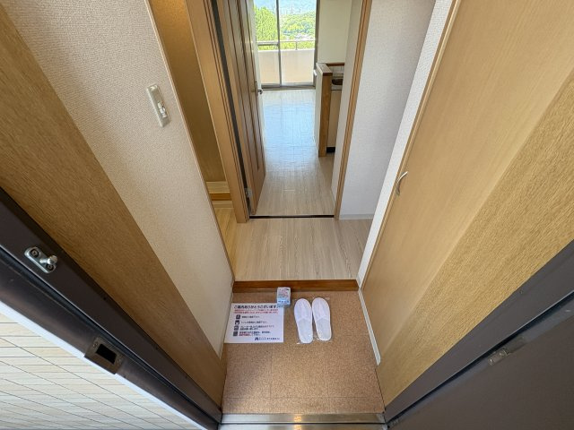 神戸市北区鹿の子台南町２丁目のハイツの玄関