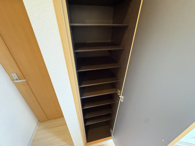 神戸市北区鹿の子台南町２丁目のハイツの収納