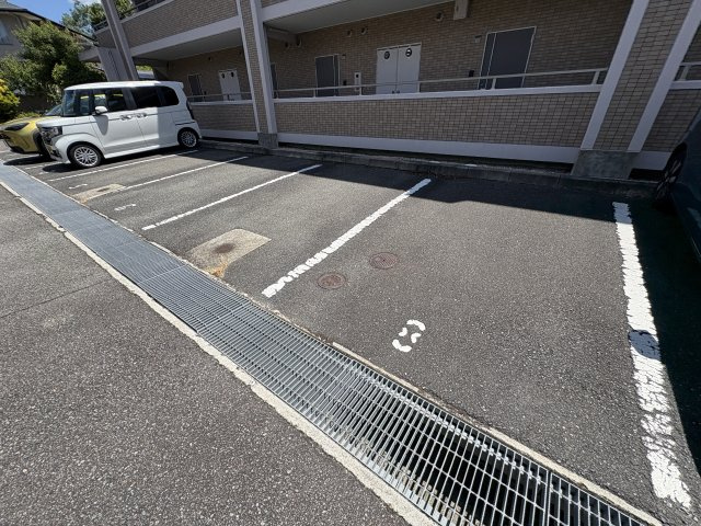 神戸市北区鹿の子台南町２丁目のハイツの駐車場