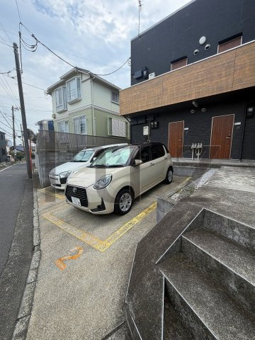 カーサフェリーチェ横浜の駐車場