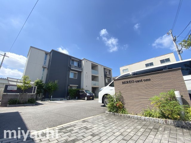 BEREO east oneの外観
