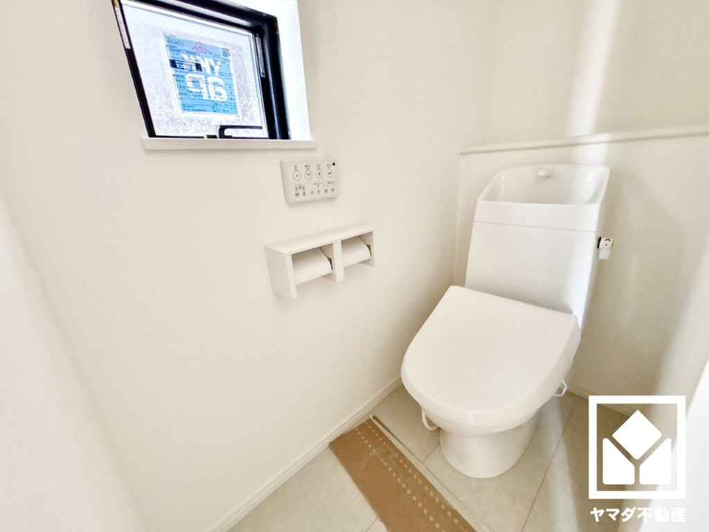 ハートフルタウン尼崎東園田3丁目のトイレ|明るく清潔感溢れるトイレです。1階・2階の2か所に設置されているので、朝の忙しい時間帯も混雑を避けやすい間取りです。（建築中の写真です）