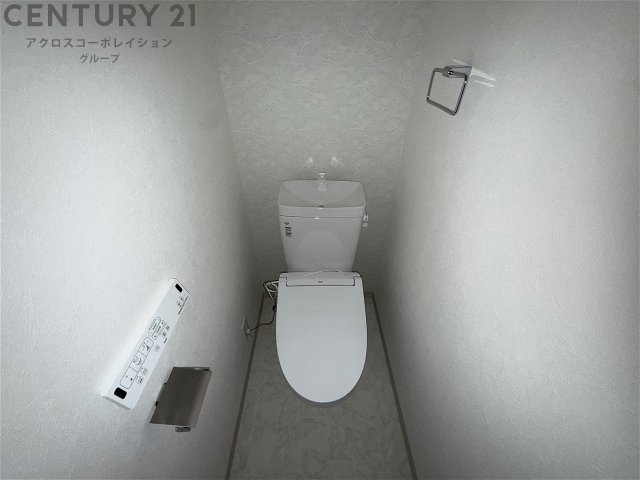 温水洗浄便座付きのトイレです♪