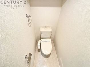 温水洗浄便座付きのトイレです♪