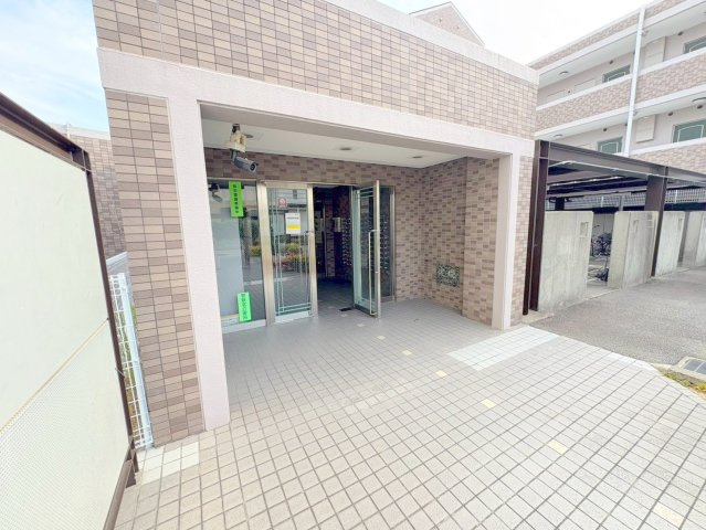 アミティ宝塚Aのエントランス|ゆとりのあるエントランスです