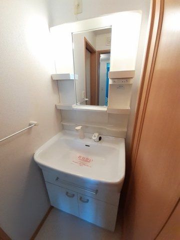 メゾン　アクティブ　Ｂの洗面所|脱衣スペースもあります