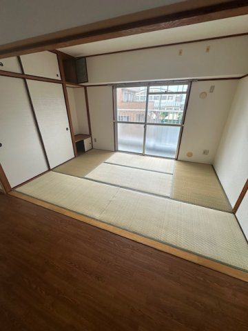 南薫ハイツ【キャッシュバック対象物件】の居間・リビング|ゆったり過ごせる居間です